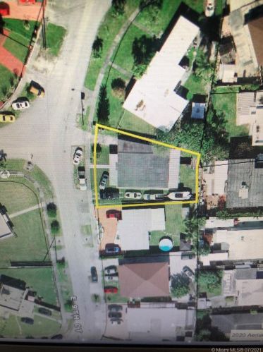 1481 9th Ct, Hialeah FL  33010-3331 exterior