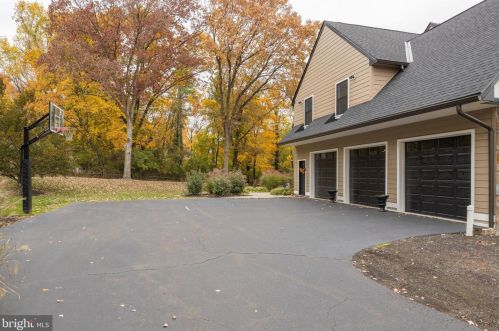 10 Devonshires Ct, Blue Bell PA  19422-2560 exterior
