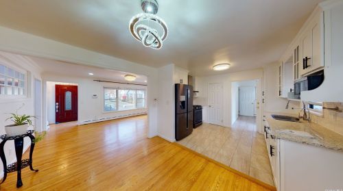58 Jayson Ave, Great Neck, NY 11021-4238