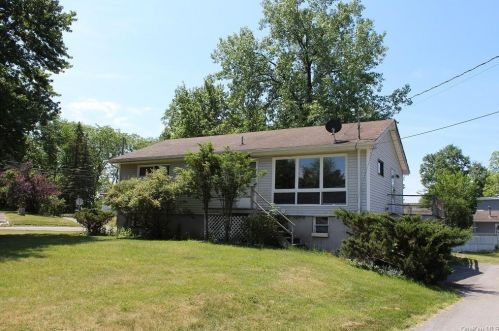 1 5th St, Middletown, NY 10940-2305