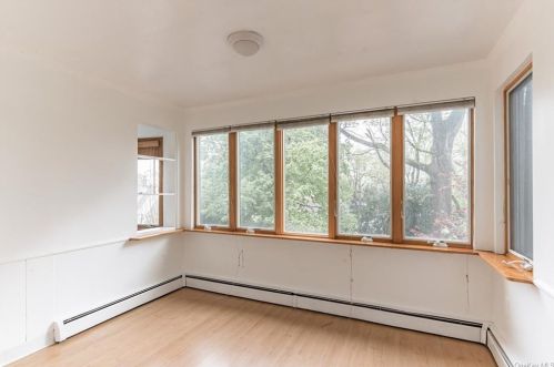 30 Canterbury Rd, White Plains NY  10607-1108 exterior