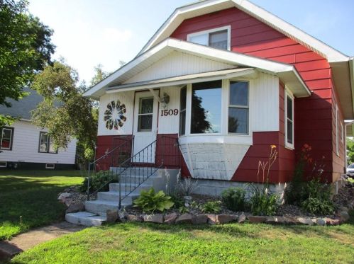 1509 9th Ave, Bloomer, WI 54724-1361