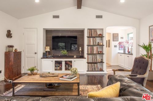 2621 Glenoaks Blvd, Glendale CA  91206-3108 exterior