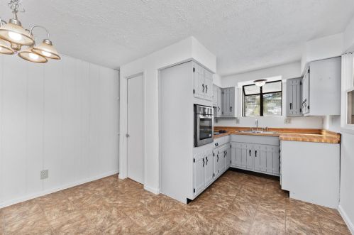 847 Willow St, New Harmony, OH 45176-1036