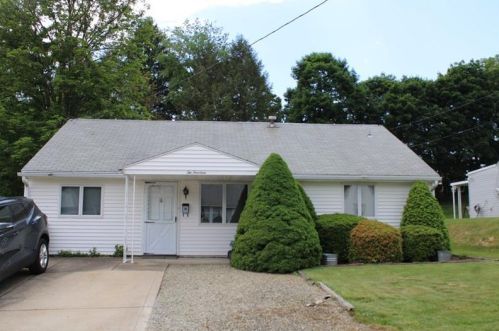 214 Florida Dr, New Kensington, PA 15068-3334