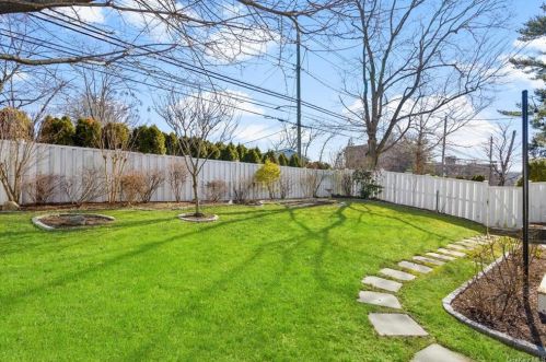 47 Washington Ave, Crotonville NY  10562-5520 exterior