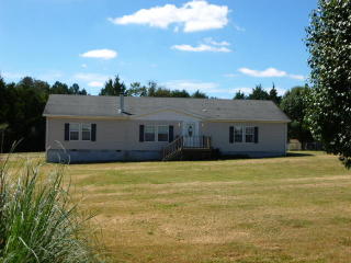 120 Village Ln, Madisonville, TN 37354-5166