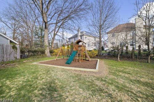 8 Mary Ln, Fanwood NJ  07023-1009 exterior