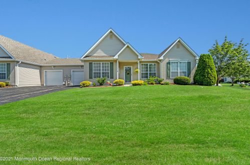 2 Deerchase Ln, Lakewood NJ  08701-5766 exterior