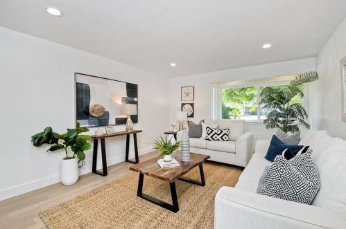 2532 Unicornio St, Carlsbad CA  92009-5327 exterior
