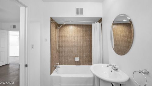 4522 11 Ave, Phoenix AZ 85013-1017 exterior