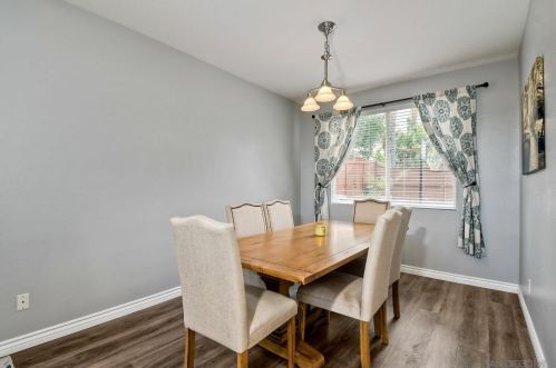 33551 Maplewood Ct, Temecula CA  92592-1832 exterior