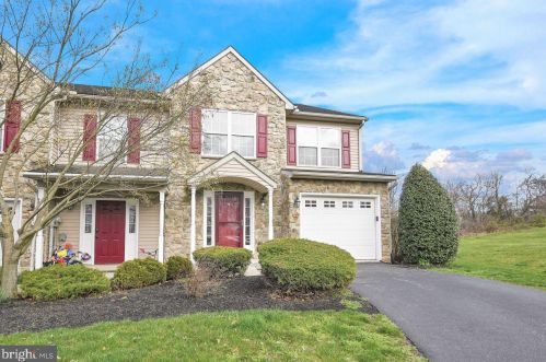 49 Carousel Cir, Swatara, PA 17033-3615