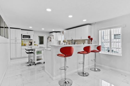 689 7th Ter, Dania Beach FL  33004-3832 exterior