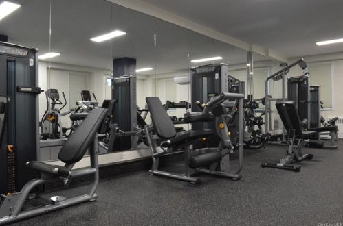 3530 Henry Hudson Pkwy, Bronx NY  10463-1347 exterior