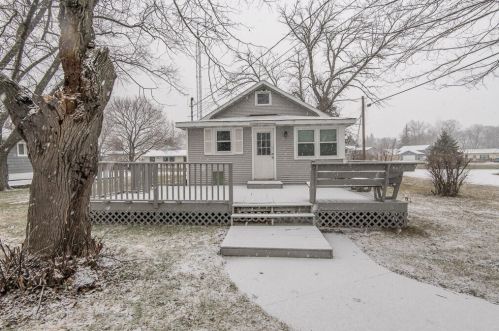 24805 Wilson St, Kansasville, WI 53139-9770