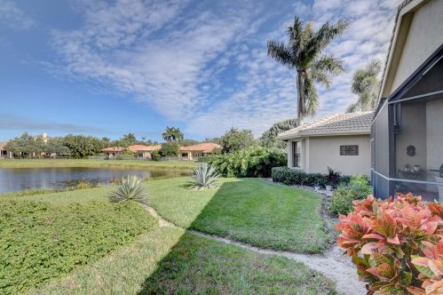 7956 Via Grande, Boynton Beach FL  33437-7520 exterior