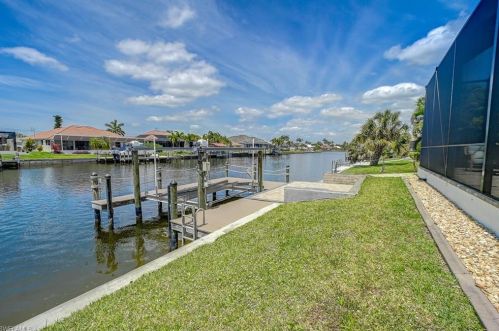 5240 20 Ave, Cape Coral FL  33990-4815 exterior