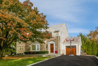 7 Morehead Dr, Rye, NY 10580-2542