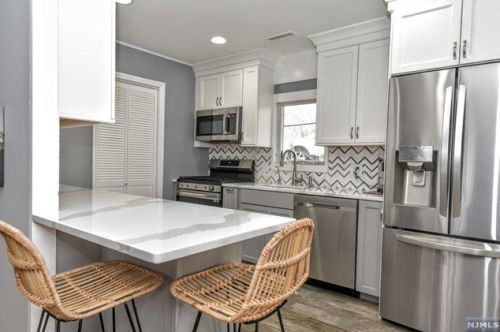 128 Third St, Mahwah NJ  07430-1253 exterior