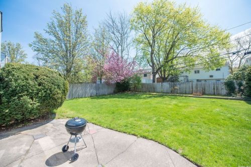 6 Celia Ln, Northport NY  11768-3049 exterior