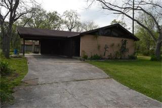 504 Magnolia St, Highlands, TX 77562-2564