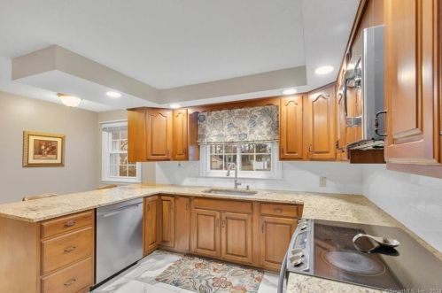 24 Cleveland St, Plainville CT  06062-1227 exterior