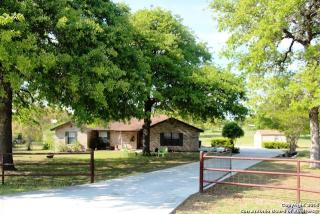 1101 Country View Dr, Lavernia, TX 78121-4728