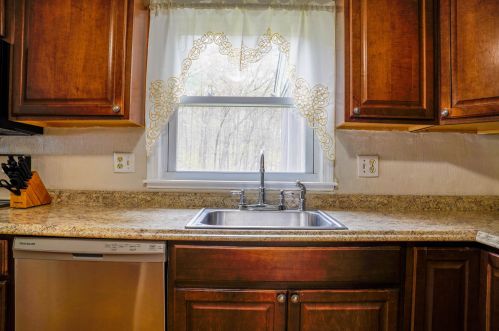 24 Severance Dr, Londonderry NH  03053-3118 exterior