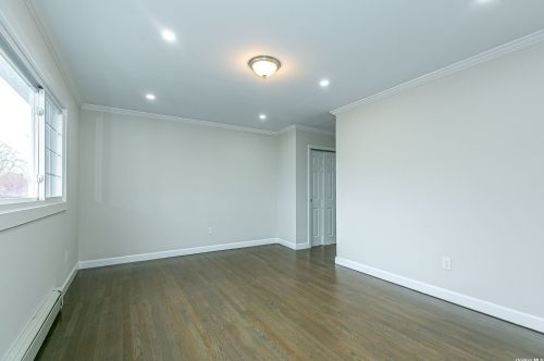 34 5th Ave, New Hyde Park NY  11040-5004 exterior