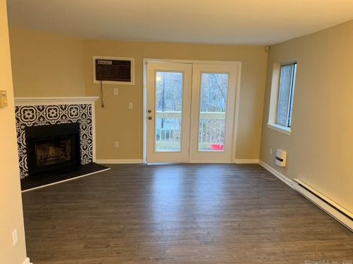 117 Hamden Ave, Waterbury, CT 06704-2753