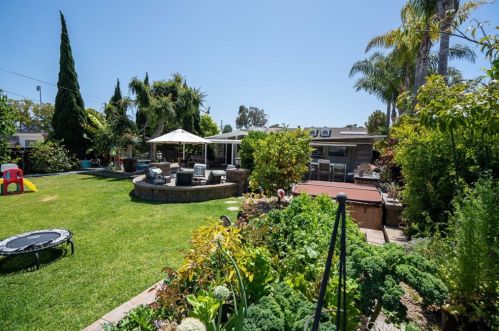 2206 Laurel Pl, Newport Beach CA  92663-5420 exterior