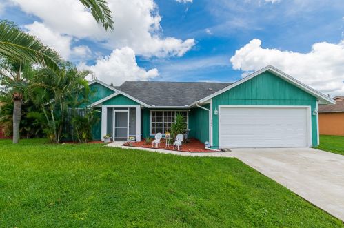 761 Parker Ave, Fort Pierce, FL 34953-5836