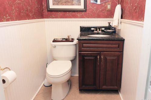 107 Scudder Pl, Northport NY  11768-3027 exterior