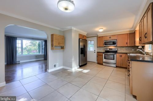 1898 Manor Ridge Dr, Lancaster PA  17603-4447 exterior