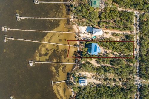 2027 Turpentine Trl, Saint George Island, FL 32328-2134