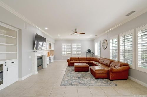 24306 Foxglove Pl, Santa Clarita CA  91354-4922 exterior