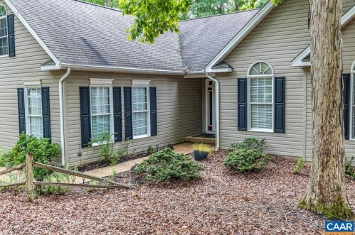 257 Jefferson Dr, Bybee, VA 22963-2404