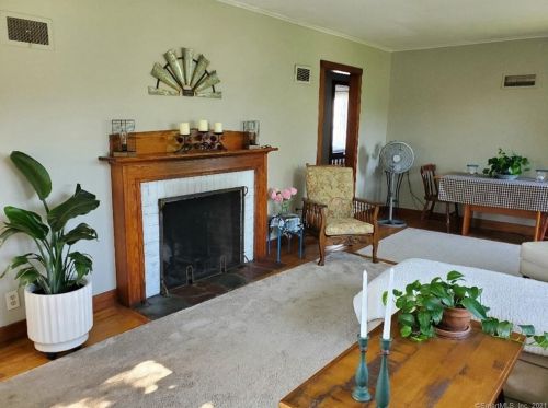 1219 Poquonnock Rd, Groton, CT 06340-4606