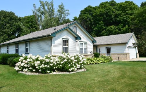 115 Mueller Ln, Random Lake, WI 53075-1652