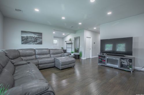 85 Commack Rd, Islip Manor NY  11751-2603 exterior