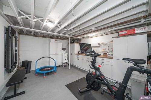 27 Hering Rd, Montvale NJ  07645-1226 exterior