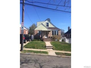 95 Circle Dr, Floral Park, NY 11003-2101