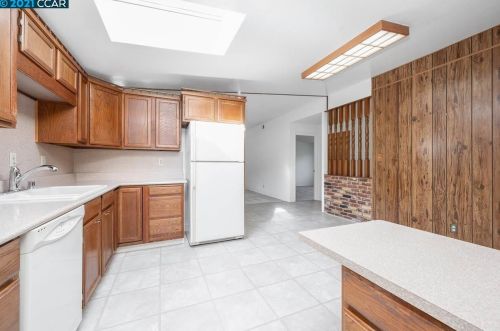 1737 El Toro Way, Pinole CA  94564-2116 exterior