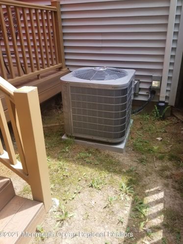590 Davids Ct, Lakewood NJ  08701-5885 exterior