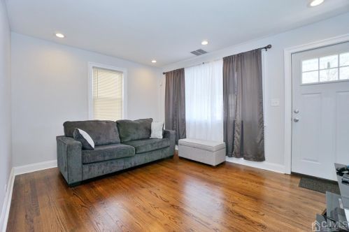 77 Hillside Ave, Woodbridge NJ  07095-3611 exterior