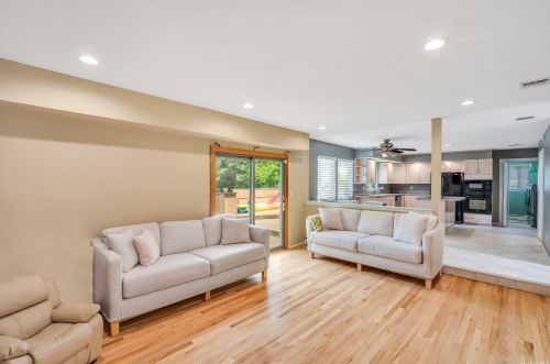 3 Hyanis Ct, Mount Sinai NY  11766-1809 exterior