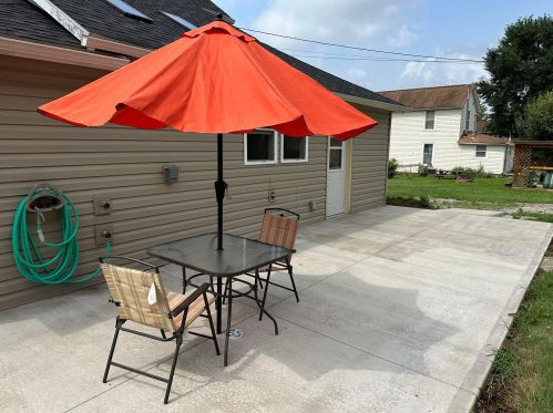 148 Imperial St, New Lexington, OH 43764-9759