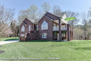 221 Grayrock Dr, Statesville, NC 28677-2480