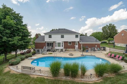 8232 Pine Knoll Ct, Florence, KY 41042-8257